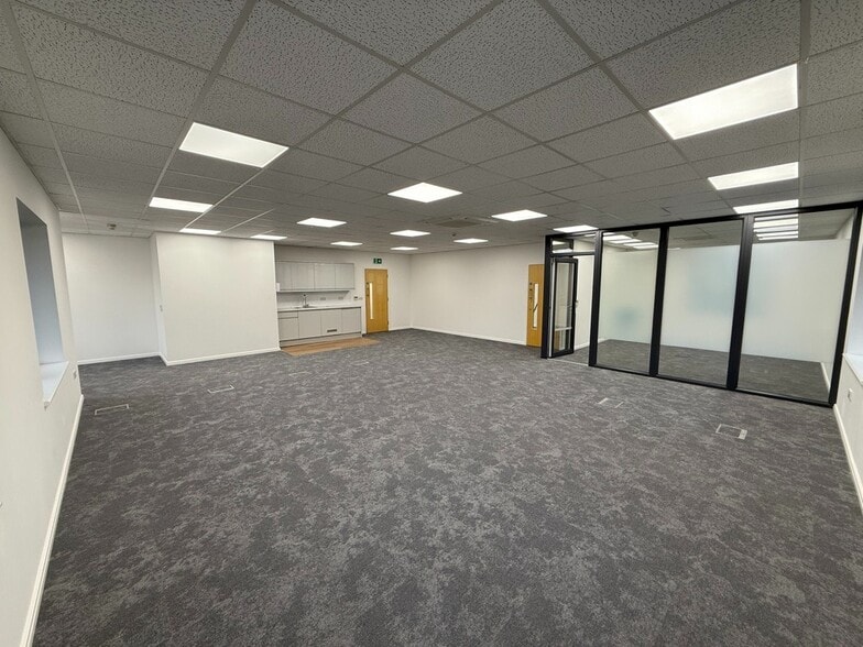 Sandys Rd, Malvern to rent - Interior Photo - Image 3 of 8