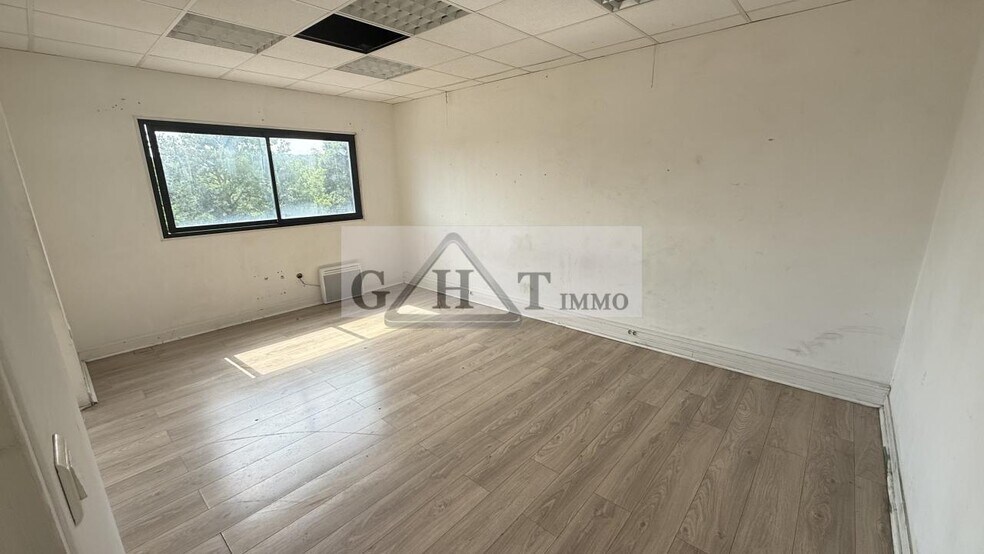 Industrial in Mareuil-lès-Meaux for sale - Building Photo - Image 3 of 6