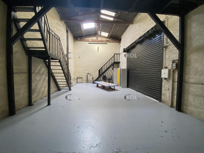 Light Industrial in Combs-la-Ville to rent - Interior Photo - Image 2 of 5