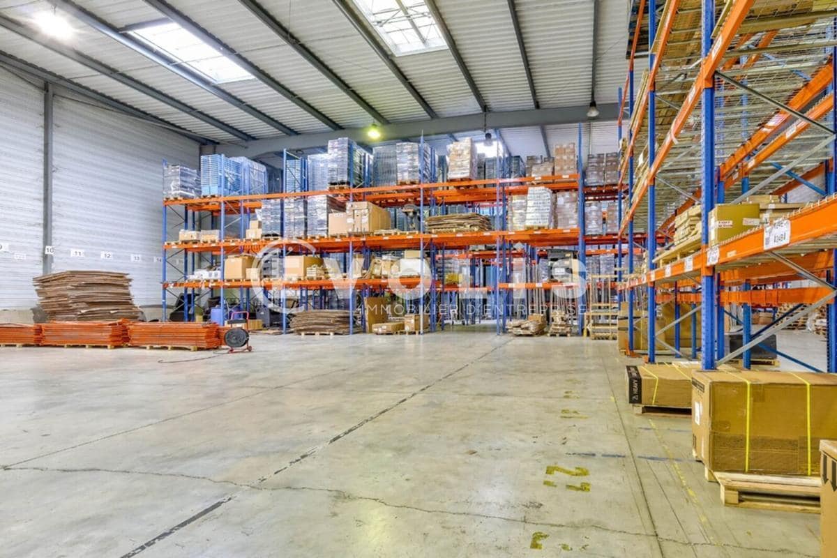 Light Industrial in Saint-Thibault-des-Vignes to rent Building Photo- Image 1 of 4