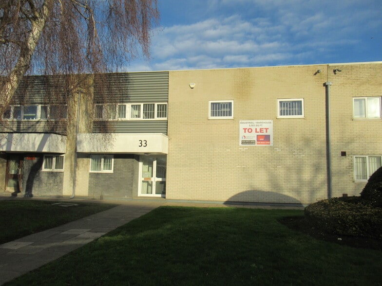 33 Wates Way, Mitcham to rent - Building Photo - Image 1 of 5