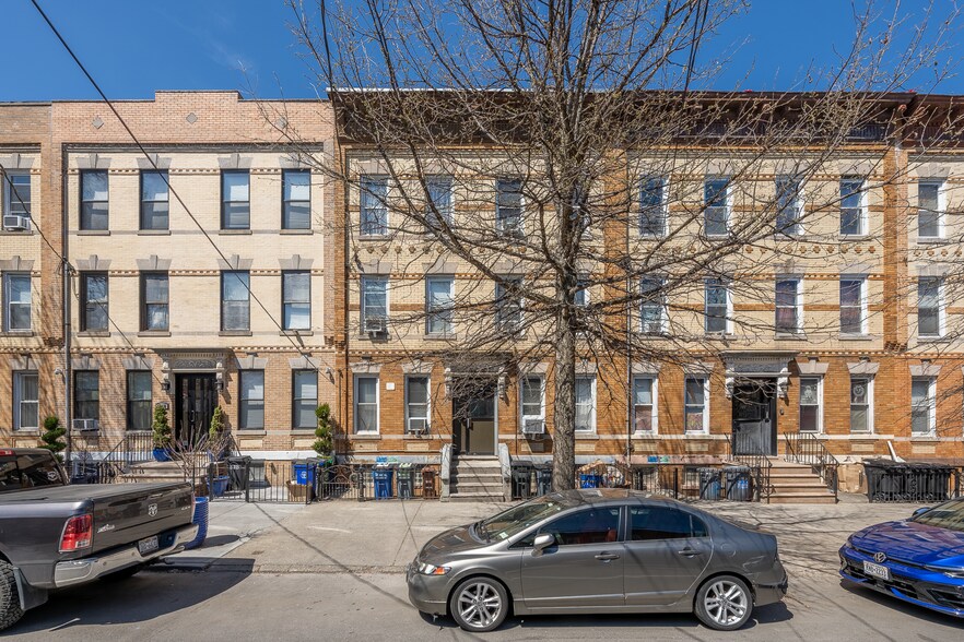 Astoria 3 Building Multifamily | 18 Unit portfolio of 3 properties for sale on LoopNet.co.uk - Building Photo - Image 2 of 21