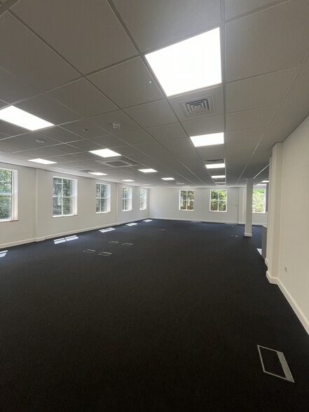 Portsmouth Rd, Send to rent - Building Photo - Image 2 of 4