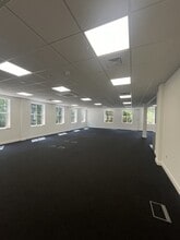 Portsmouth Rd, Send to rent Interior Photo- Image 1 of 2