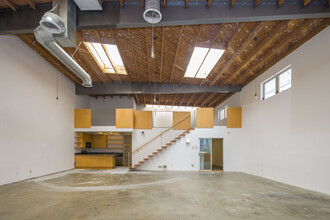 553-555 Rose Ave, Venice, CA for rent Building Photo- Image 1 of 8