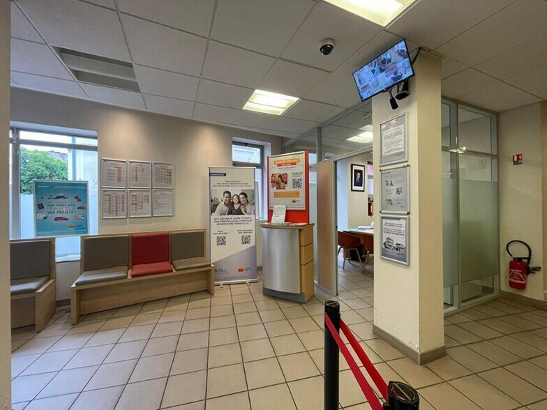 Retail in Toulouse to rent - Interior Photo - Image 3 of 5