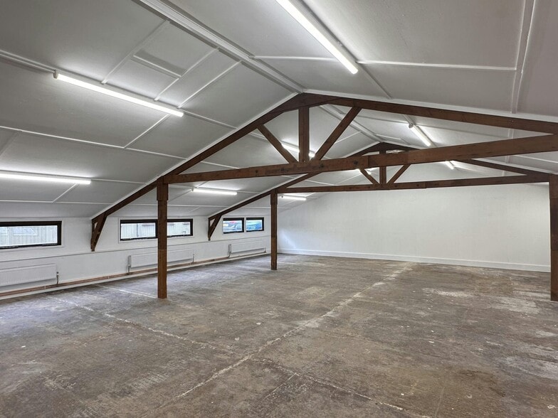 Valley Industries, 3-4 Cuckoo Lane, Tonbridge to rent - Interior Photo - Image 3 of 5
