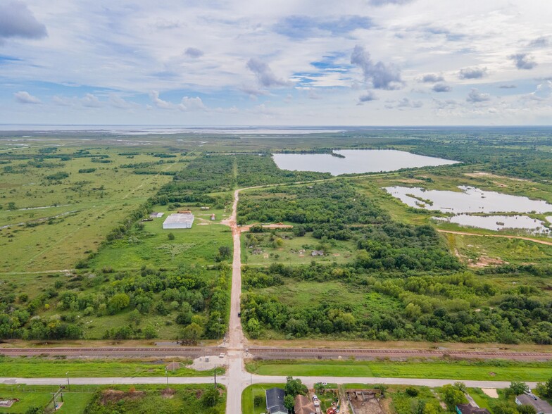 5729 Texas Ave, Hitchcock, TX for rent - Building Photo - Image 1 of 20