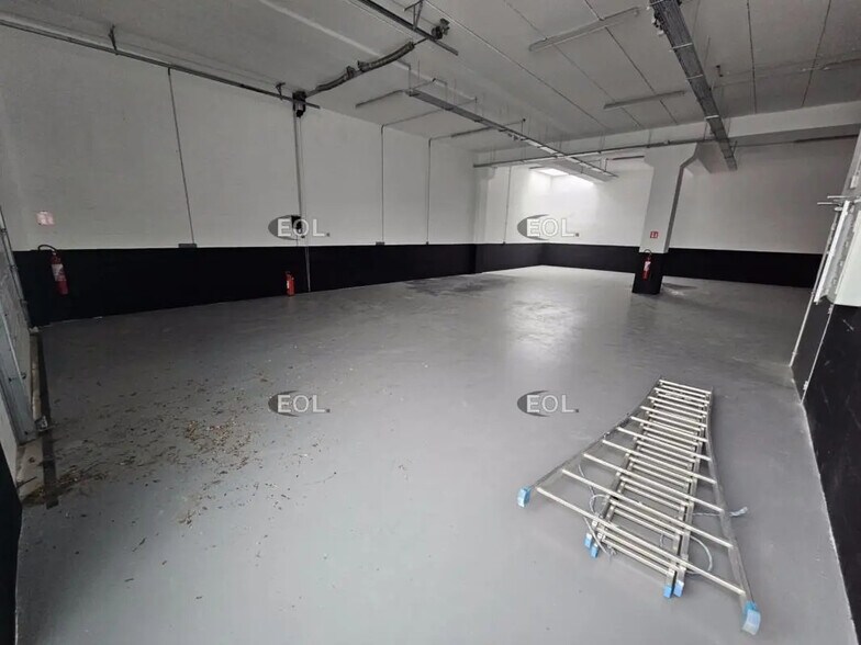 Light Industrial in Villejuif to rent - Interior Photo - Image 3 of 6