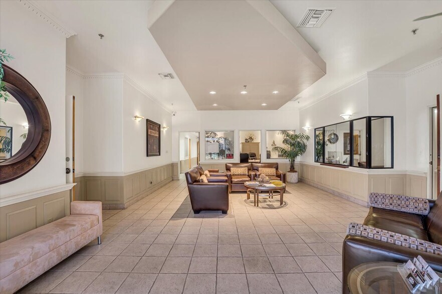 6540 S Pecos Rd, Las Vegas, NV to rent - Lobby - Image 2 of 20