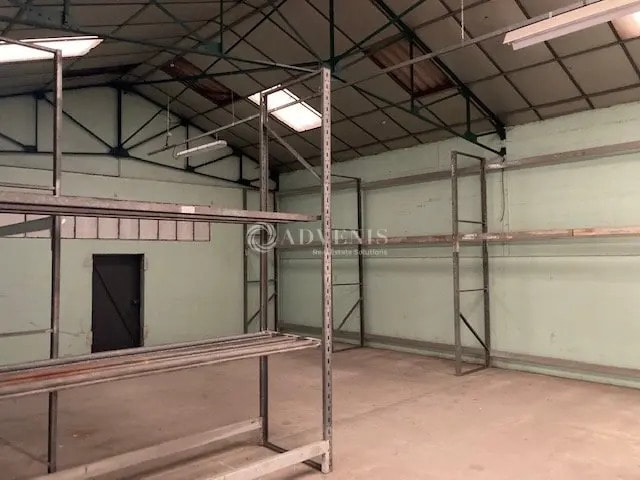 Location Entrepôt 243 m² - Photo 1