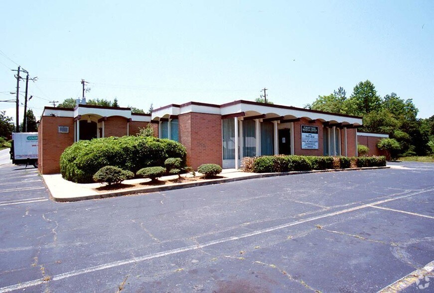 1019 Astor Ave, Forest Park 30297 UK