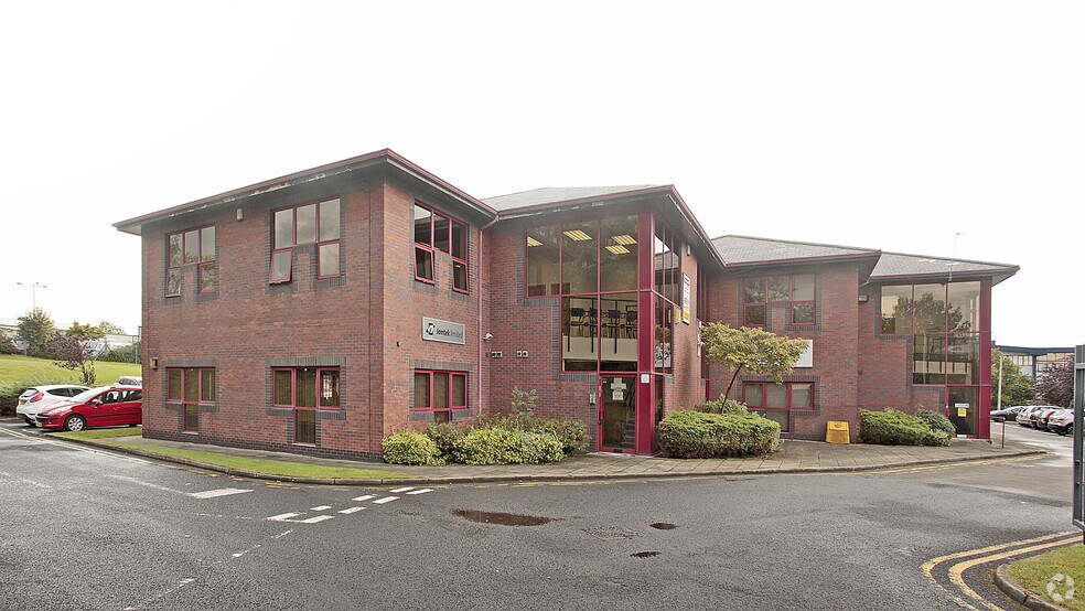 Horsfield Way, Stockport for sale - Primary Photo - Image 1 of 1