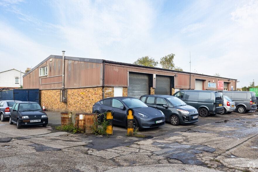 Waterside Close, Faversham for sale - Primary Photo - Image 1 of 1