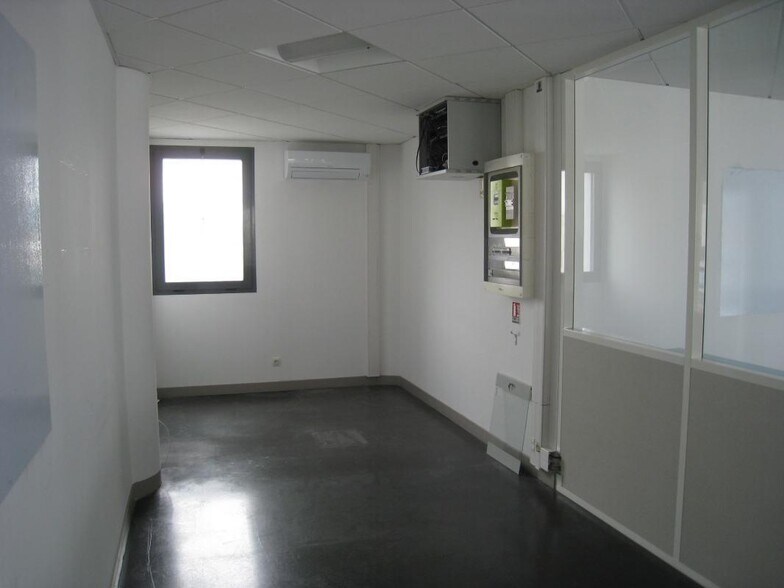 Office in Aubagne to rent - Interior Photo - Image 3 of 5