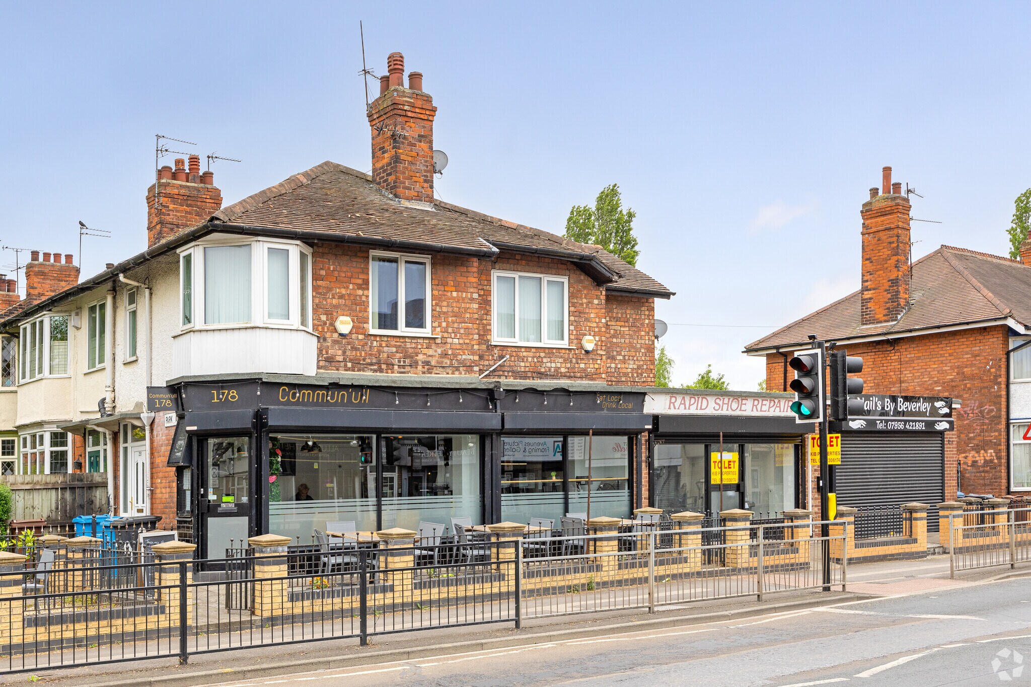 178-178A Chanterlands Ave, Hull for sale Primary Photo- Image 1 of 1
