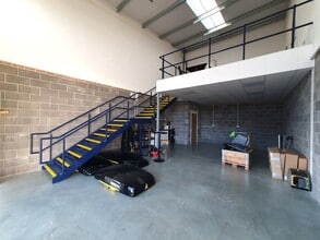 Richard Jones Rd, Minster Lovell to rent Interior Photo- Image 1 of 3