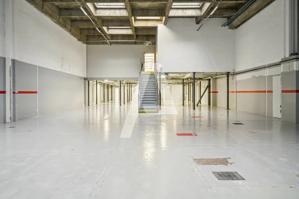 Light Industrial in Rungis to rent Interior Photo- Image 1 of 6