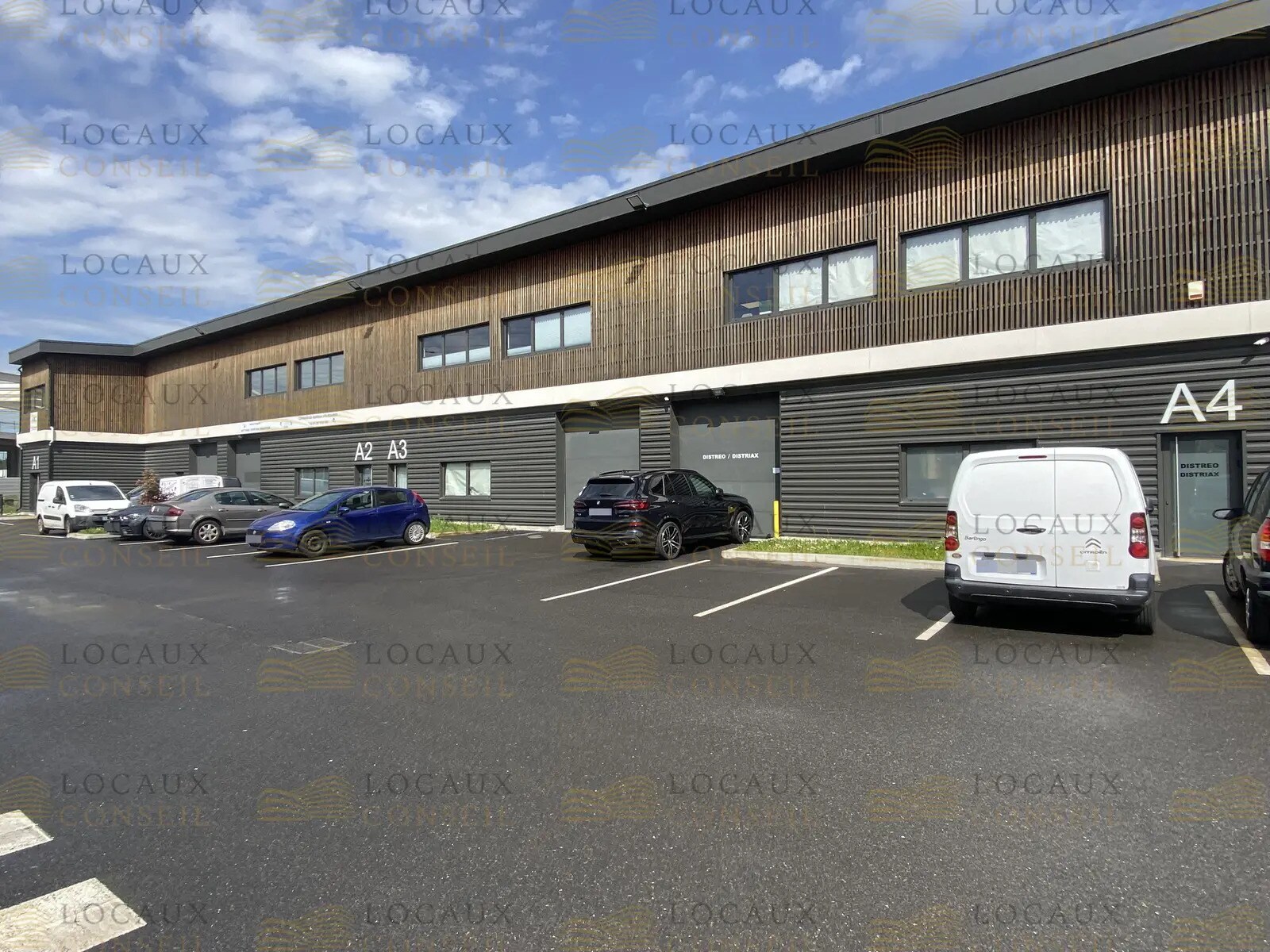 Light Industrial in Cormeilles-en-Parisis to rent Building Photo- Image 1 of 7