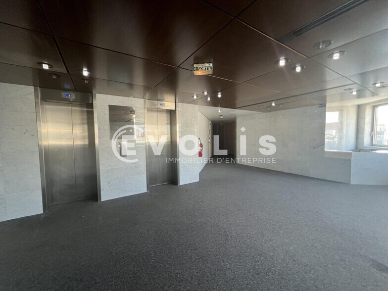 Office in Noisy-le-Grand to rent - Building Photo - Image 3 of 24
