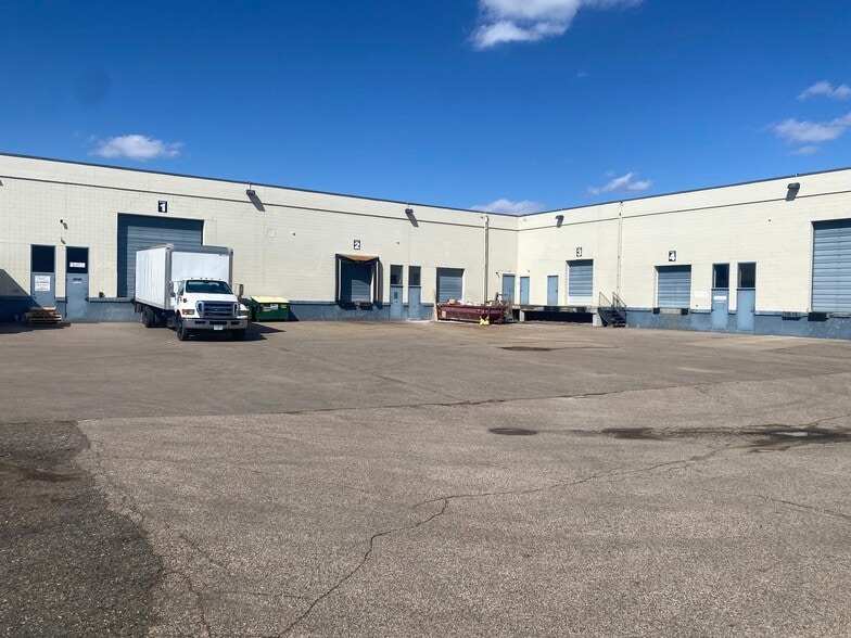 8892-8910 Wentworth Ave S, Bloomington, MN to rent - Building Photo - Image 3 of 5