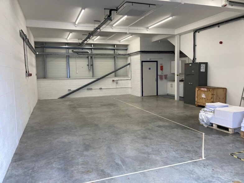 Crowbridge Rd, Ashford to rent - Building Photo - Image 2 of 6