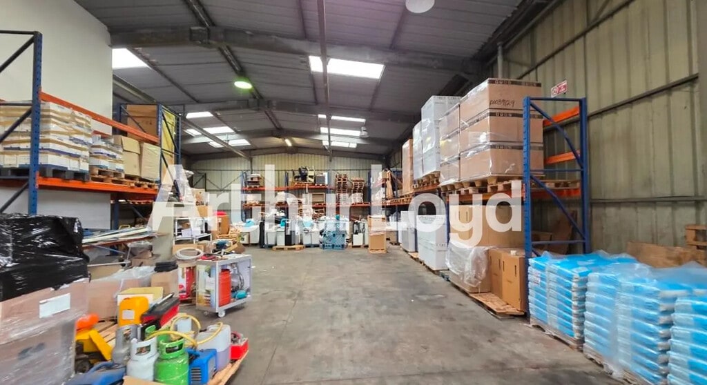 Location Local d'activités 762 m² - Photo 1
