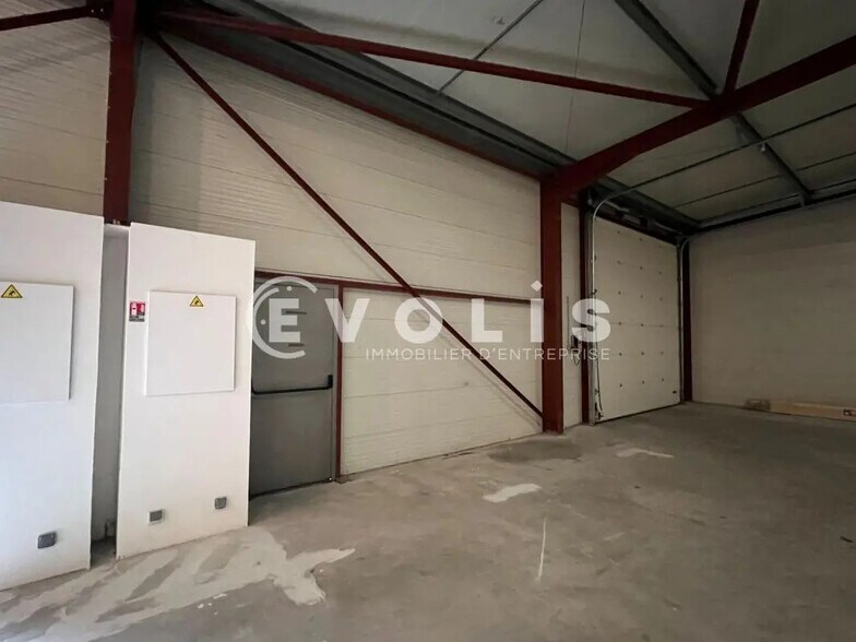 Light Industrial in Eysines to rent - Interior Photo - Image 3 of 7
