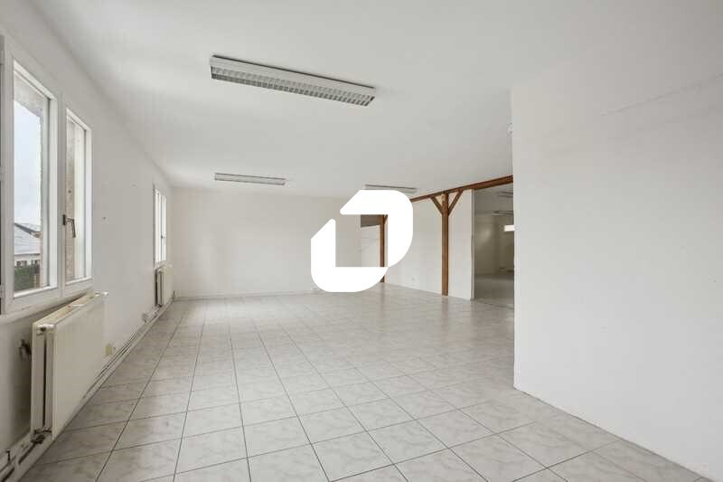 Office in Limours for sale - Interior Photo - Image 2 of 15