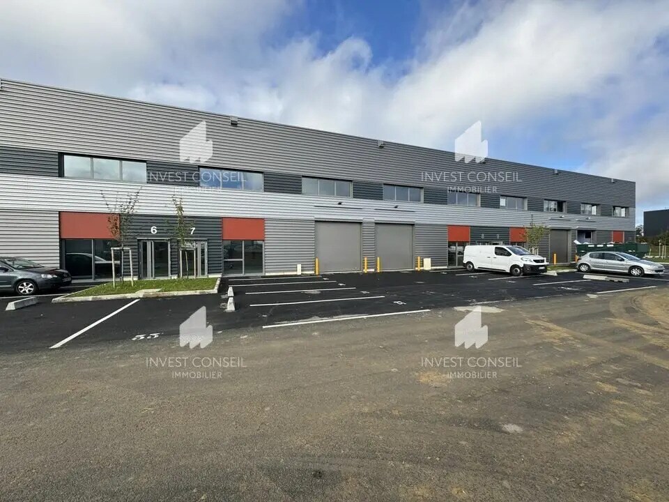 Light Industrial in Le Thillay to rent Building Photo- Image 1 of 8