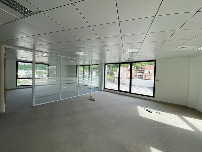 Office in Lyon to rent - Building Photo - Image 2 of 19