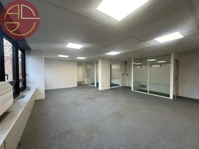 Location Bureaux 139 m² - Photo 1