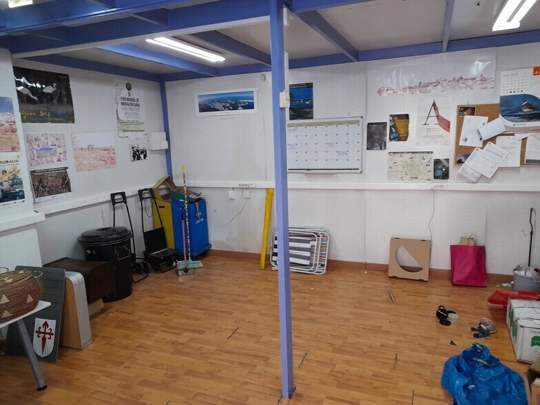 Retail in Cáceres to rent - Building Photo - Image 2 of 9