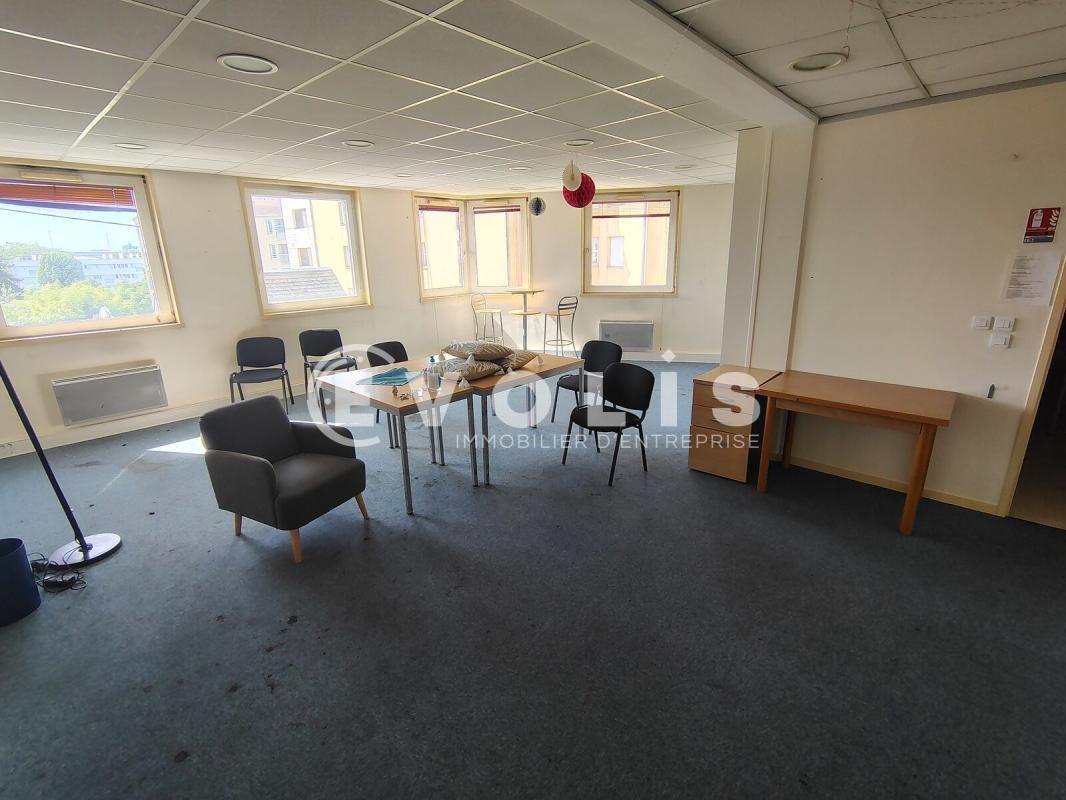 Office in Bondy to rent Interior Photo- Image 1 of 9