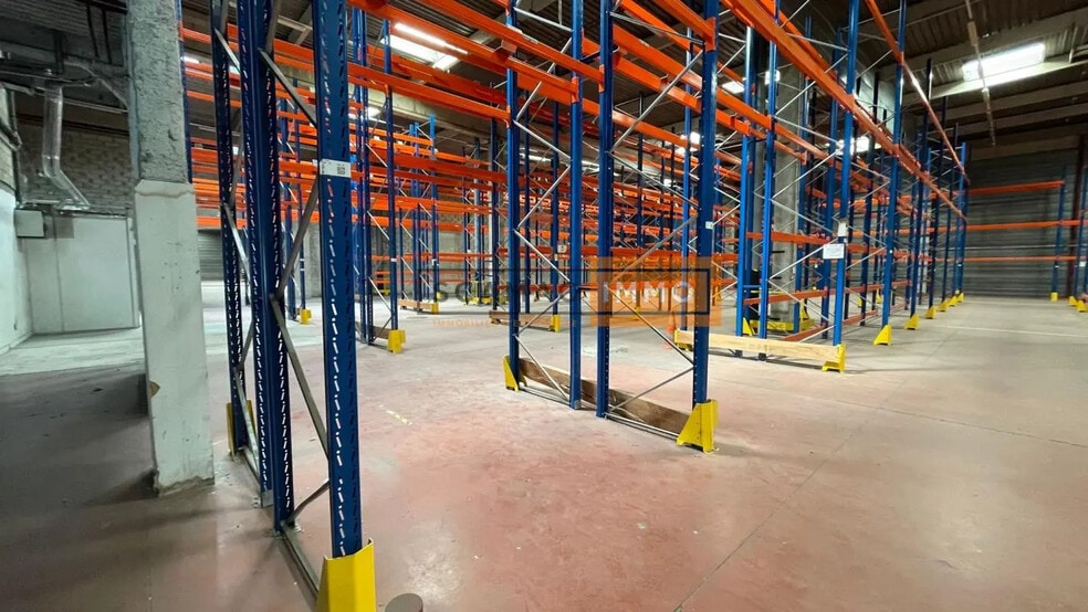 Industrial in Gennevilliers to rent - Interior Photo - Image 1 of 17