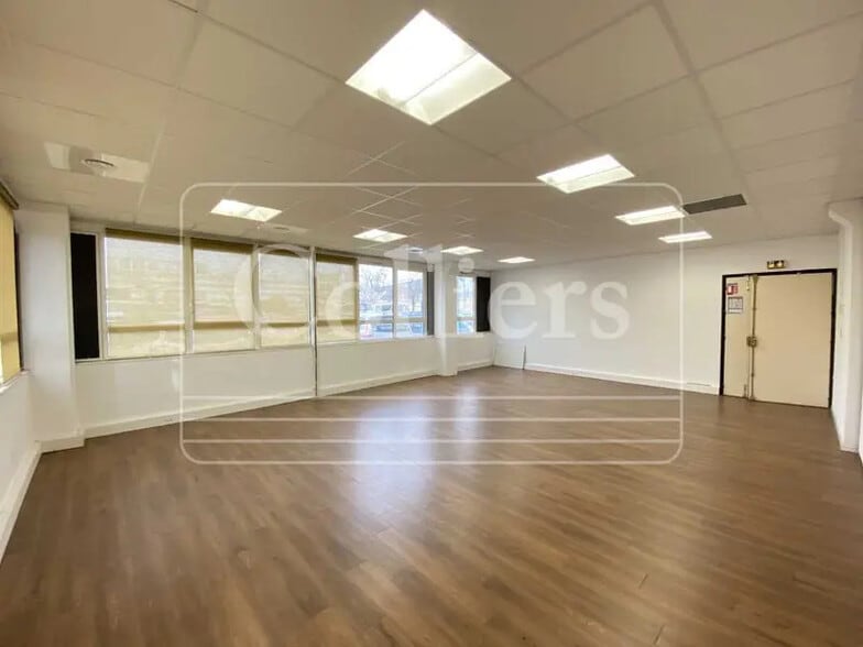 Office in Marseille to rent - Interior Photo - Image 2 of 16