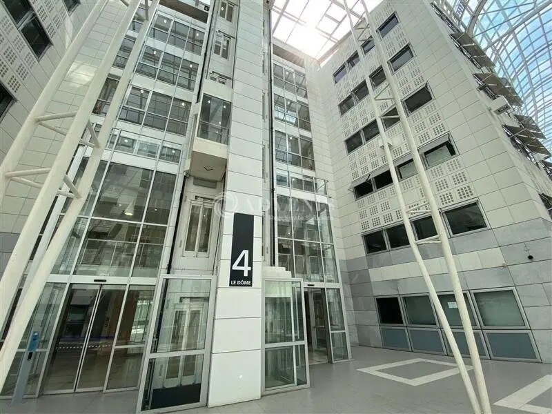 Office in Tremblay-en-France to rent Lobby- Image 1 of 10