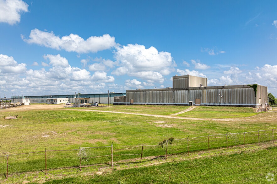 185 8th St, Biloxi, MS to rent - Building Photo - Image 1 of 7