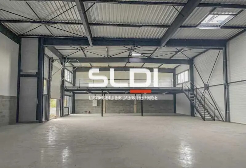 Light Industrial in Frans to rent - Interior Photo - Image 2 of 8