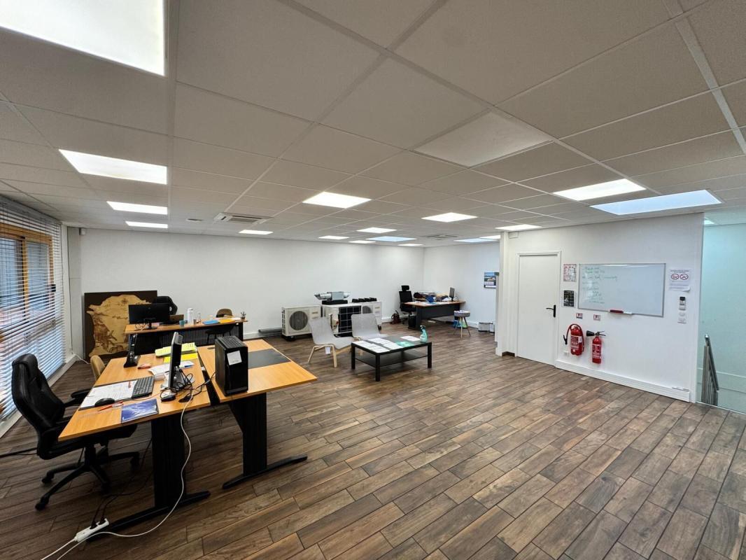 Office in SAINT-OUEN-L'AUMONE for sale Interior Photo- Image 1 of 7