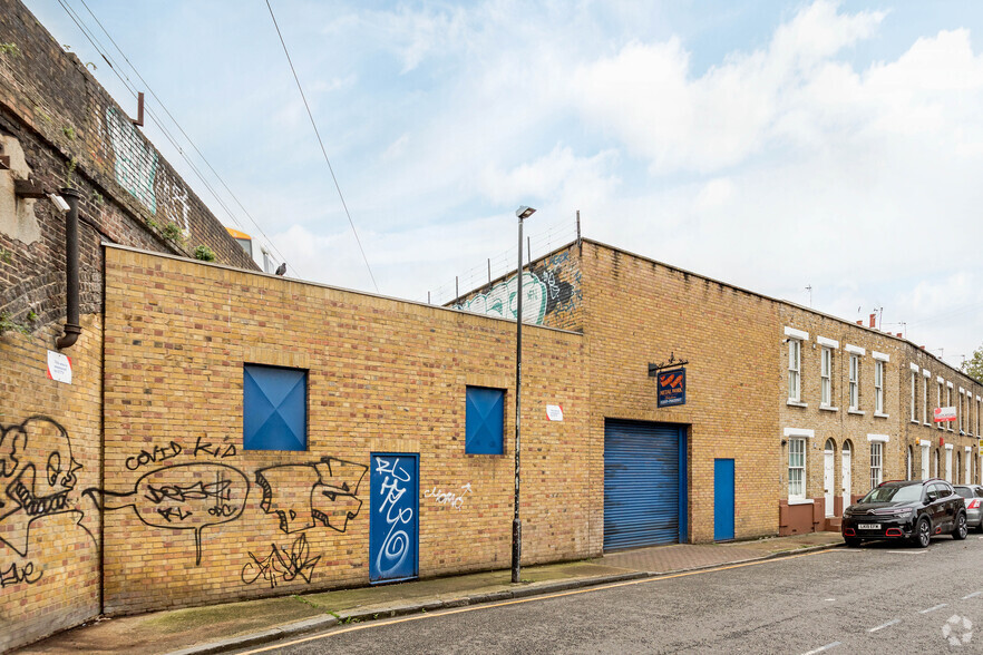 23 Yorkshire Rd, London for rent - Primary Photo - Image 1 of 1