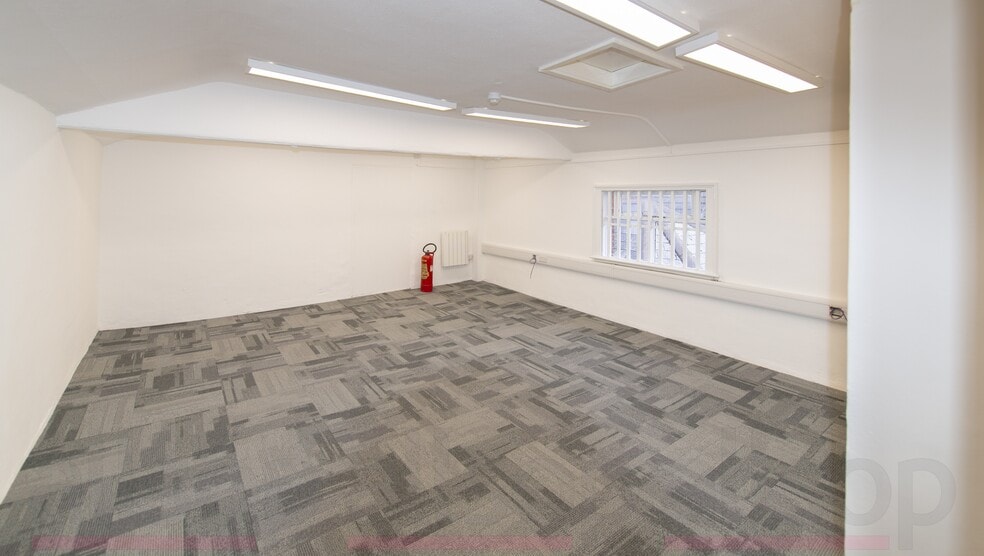 55 Greengate St, Stafford for sale - Interior Photo - Image 2 of 11