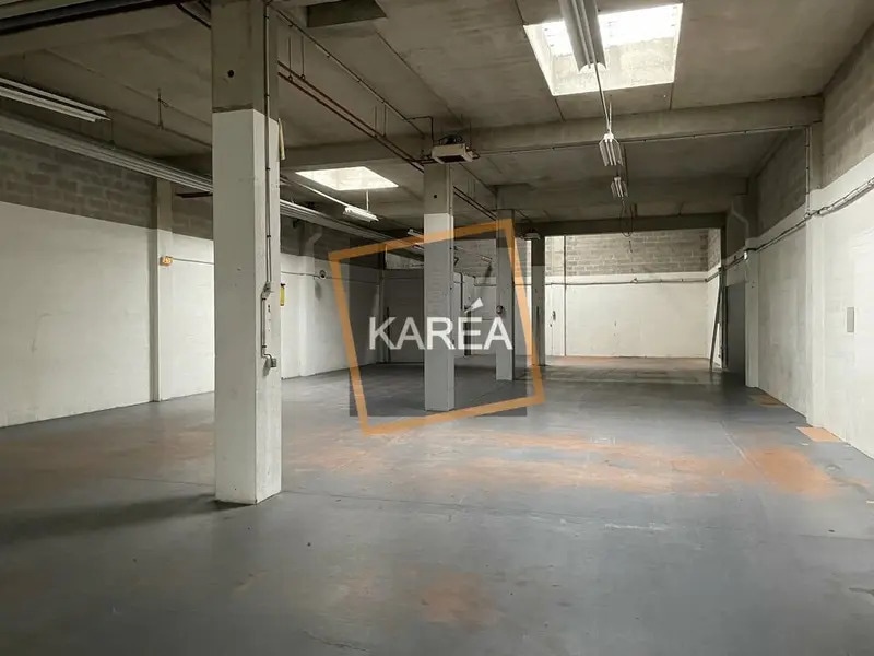 Light Industrial in Lognes to rent Interior Photo- Image 1 of 6
