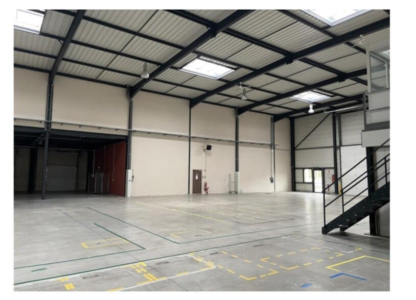 Office in Saint-Priest to rent - Building Photo - Image 2 of 17