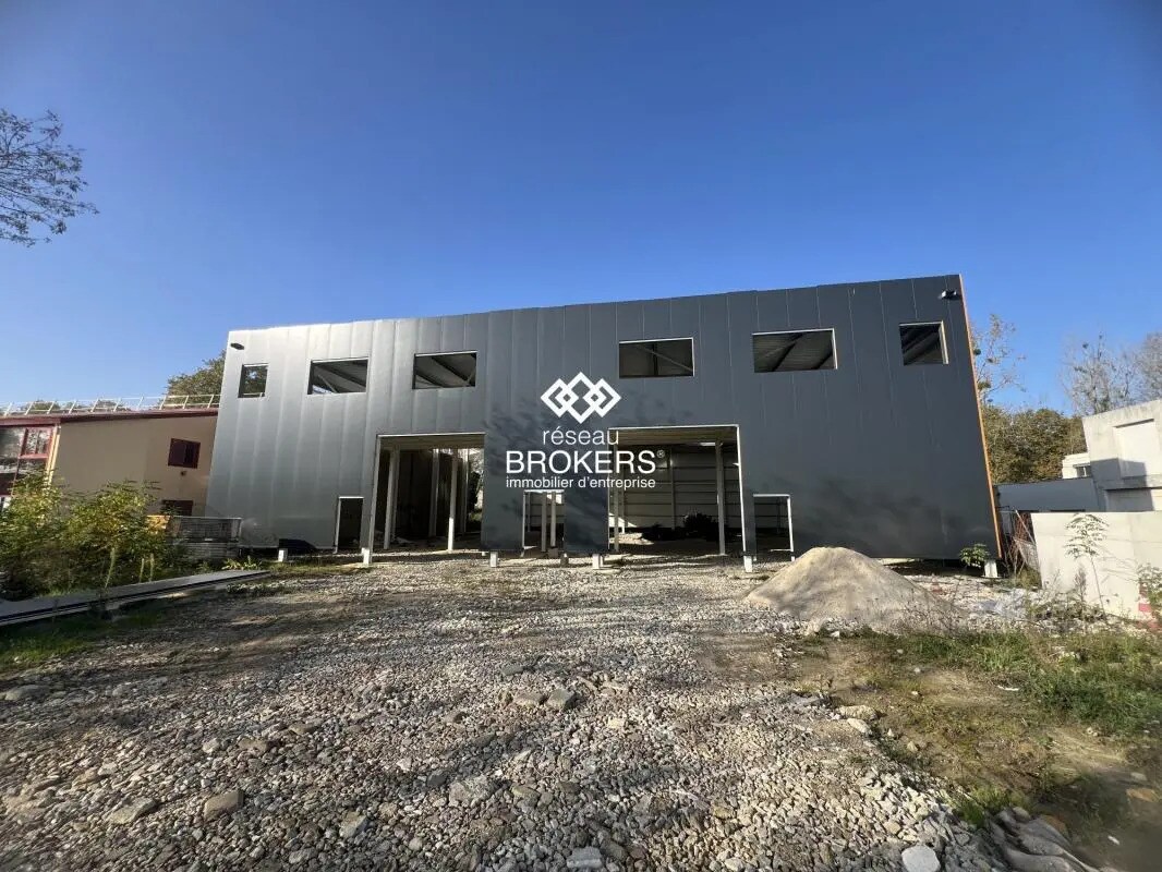 Industrial in Bondoufle for sale Building Photo- Image 1 of 8