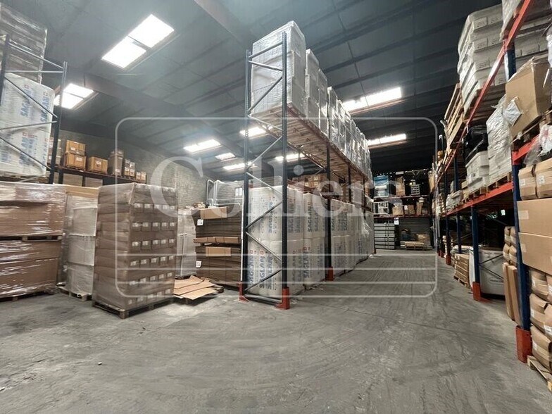 Industrial in Aubagne to rent - Building Photo - Image 3 of 5