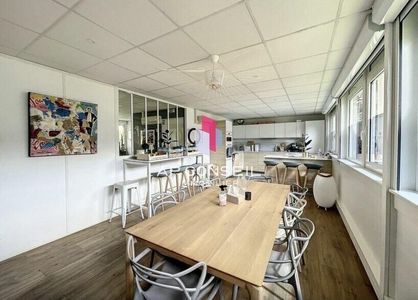 Office in Versailles for sale - Building Photo - Image 2 of 7