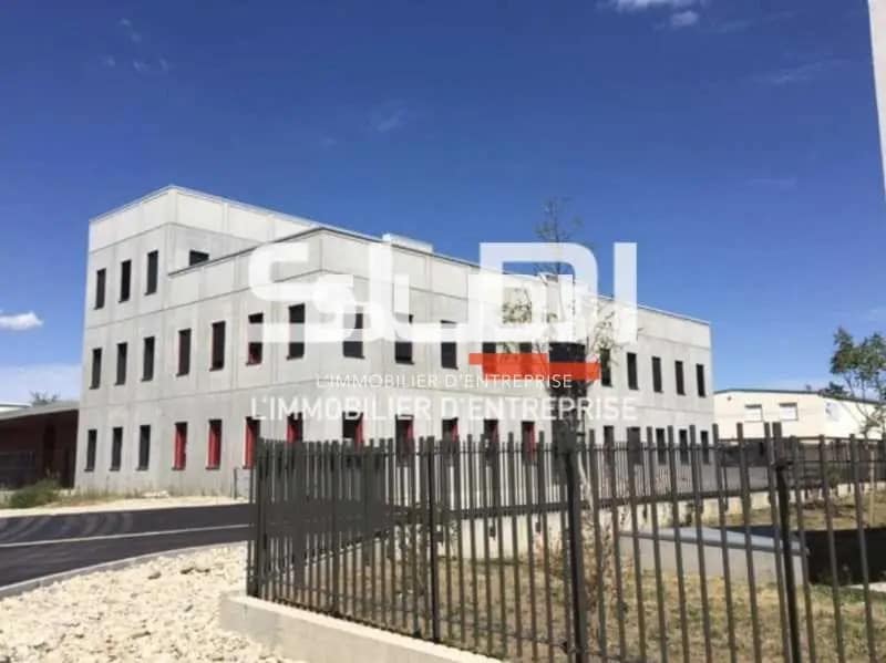 Office in Rillieux-la-Pape to rent Building Photo- Image 1 of 9