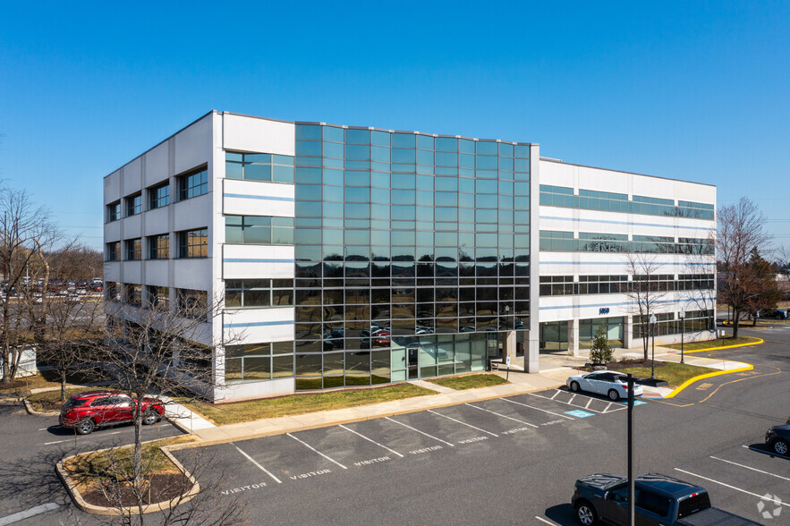 5050 W Tilghman St, Allentown, PA for rent - Building Photo - Image 1 of 4