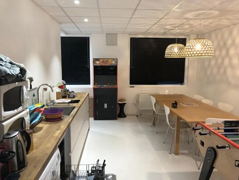 12 Chemin Des Gorges, Dardilly to rent - Interior Photo - Image 3 of 10